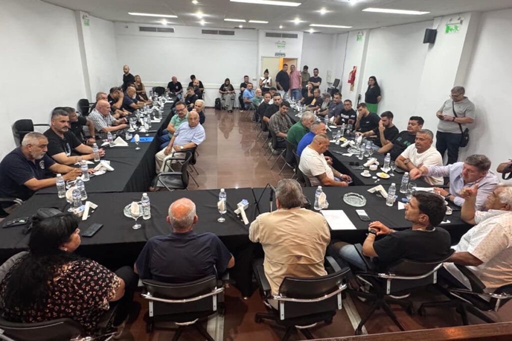 Los sindicatos del transporte paran el miércoles desde las 13 horas contra la reforma laboral