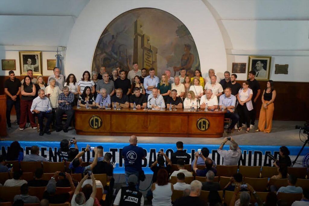 La CGT anticipa un paro “contundente”, de punta a punta del país y sin servicios, contra la reforma laboral