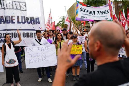 En la lucha: trabajadores de Fate y docentes cortan la Panamericana en el marco del paro general