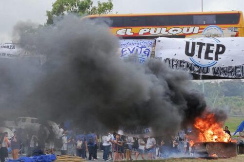 Organizaciones sociales y piqueteras no bajan la guardia y van por más: hoy cortan el Puente Pueyrredón