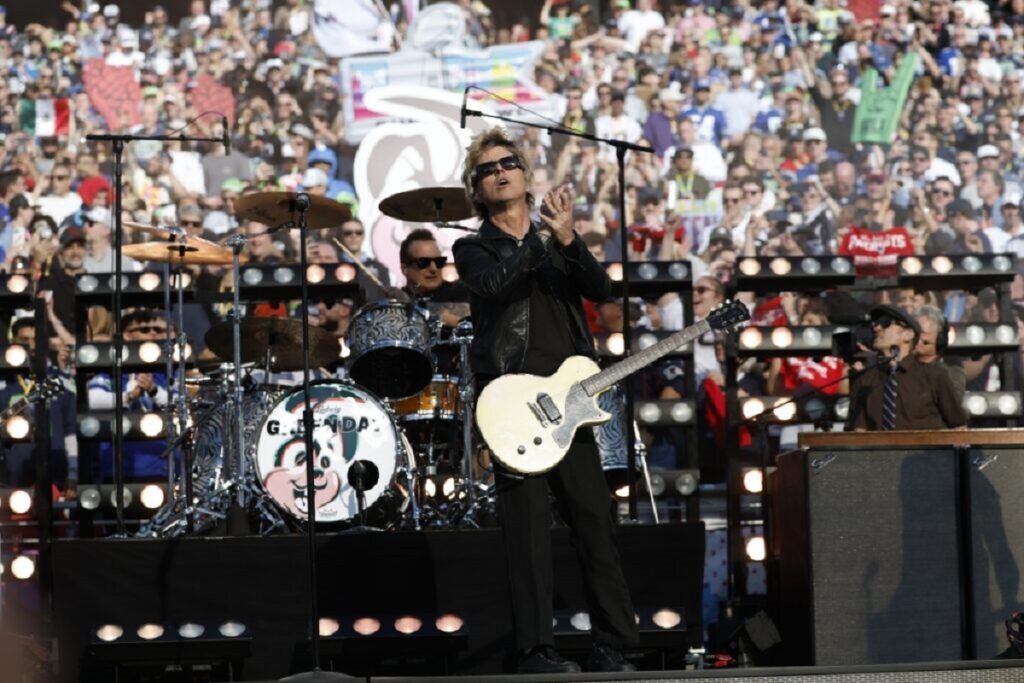 Green Day desafió a Trump en el Super Bowl ante más de 200 millones de espectadores