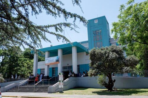 En medio de la privatización del Polideportivo Santojanni un informe evidenció el vaciamiento del Hospital