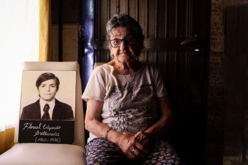 La  “historia desobediente” que se abrazó con la madre de Floreal Avellaneda