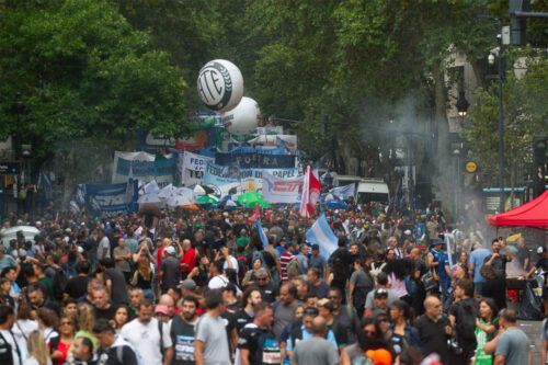 Sin convocatoria oficial de la CGT, un centenar de sindicatos igual marcharán al Senado contra la reforma laboral