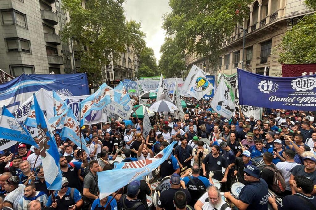 El sermón de los hidrantes: cacería y subasta de derechos en el Congreso enjaulado