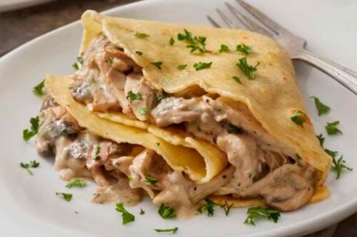 Con pollo, hongos, quesos o lo que haya: panqueques salados pero para nada caros
