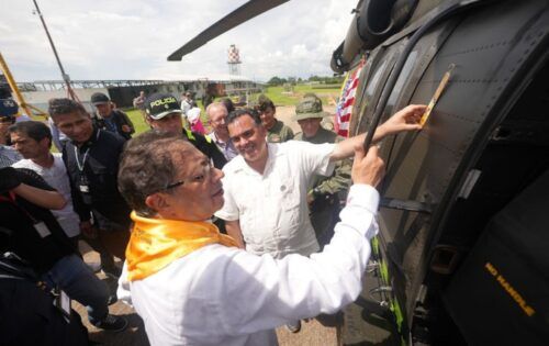 Petro denunció una «amenaza de atentado» y tuvo que modificar su ruta de vuelo