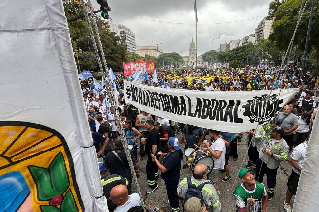 El Gobierno promulgó la Ley de flexibilización laboral y comienza a regir desde este viernes