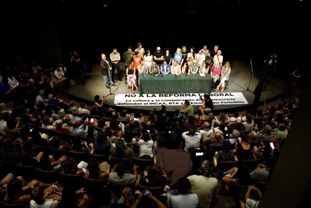 Referentes de la cultura y la comunicación rechazaron la reforma laboral de Milei