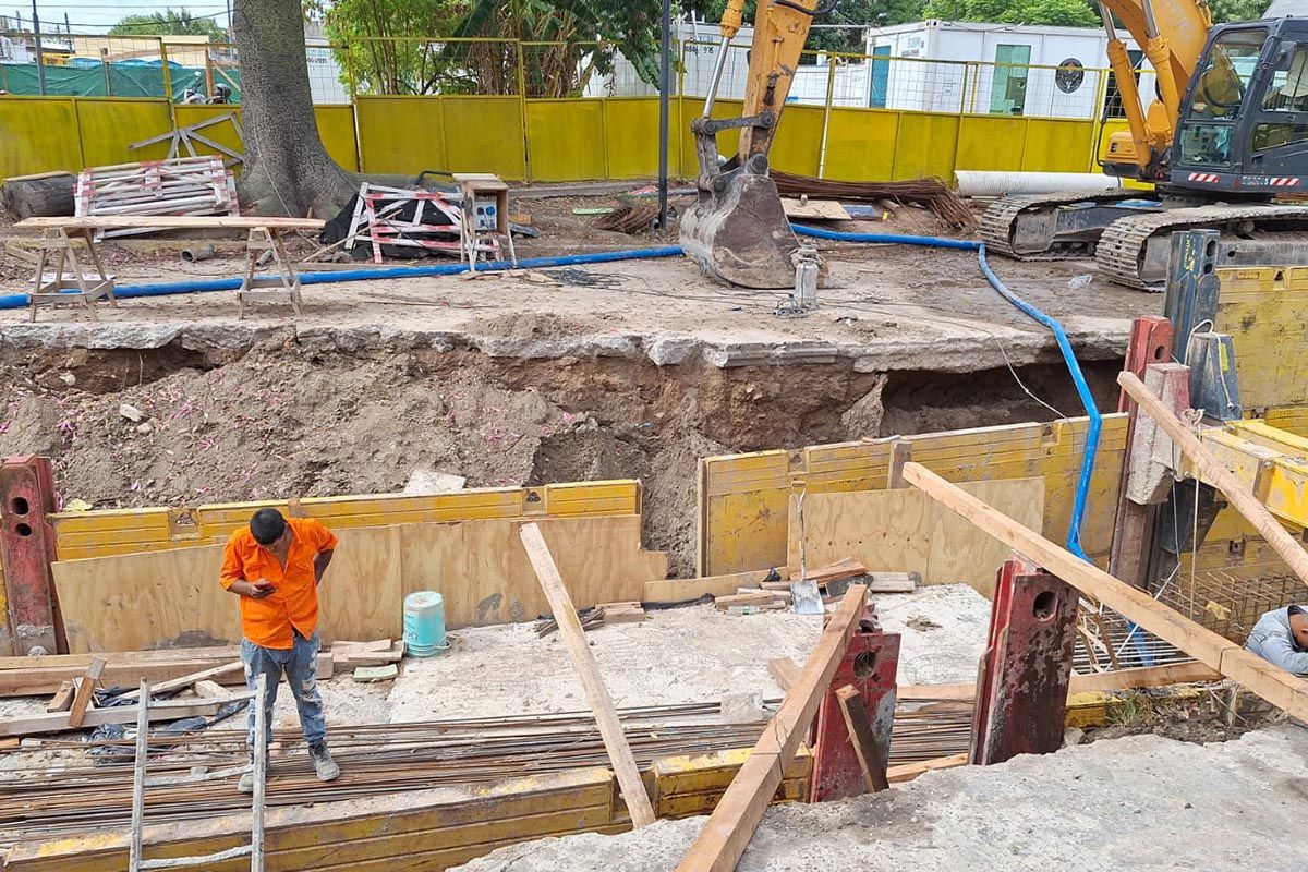 Se desmoronó parte de la obra del arroyo Cildañez: “Se hundió la vereda a dos metros de mi puerta”