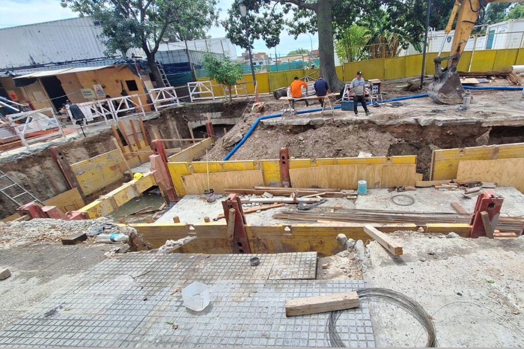 Se desmoronó parte de la obra del arroyo Cildañez: “Se hundió la vereda a dos metros de mi puerta”