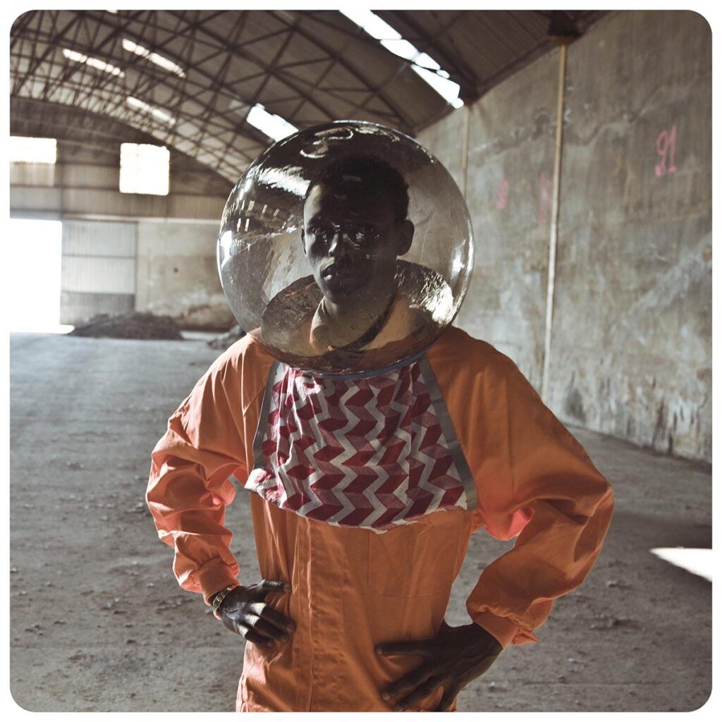 Cristina de Middel, la fotógrafa que cuestiona visiones hegemónicas, expone en Buenos Aires