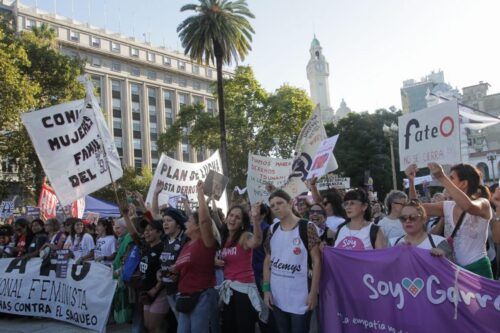 La cobertura del 8M en los medios cayó 61% en tres años, en toda la región