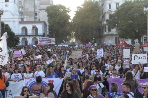 Sin feminismos no hay futuro: mujeres y diversidades unieron luchas en la marcha del 8M