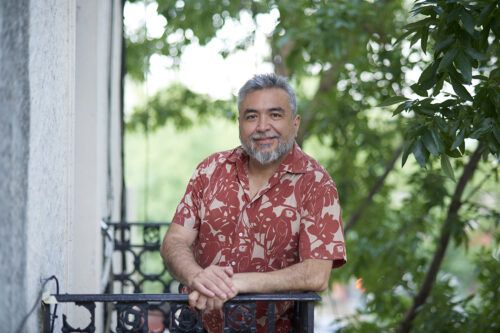 Cristian Alarcón: “En la motosierra de Milei hay una adhesión emocional de la gente”