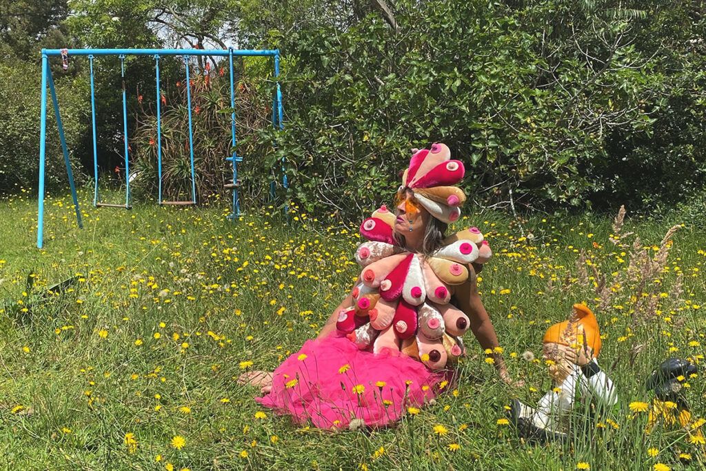 Aterciopelados lanzó “La teta pirata”, una canción nacida del cáncer de mama de Andrea Echeverri