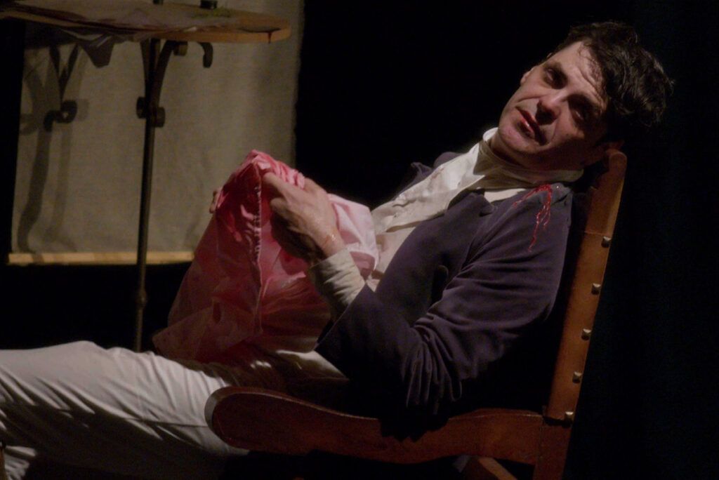 Agenda de espectáculos con lo mejor de la semana: AC/DC, Boy Olmi, Manuel Puig en teatro y películas para ver a 50 años del golpe