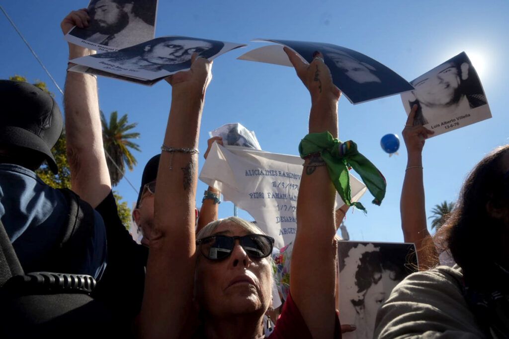 Una marcha gigantesca como respuesta a la provocación del Gobierno: "Que digan dónde están"
