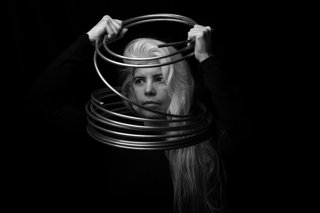 Florencia Ruiz reflexiona sobre sus 25 años de canciones, el flamante disco "Plateada" y revela por qué se siente rockera