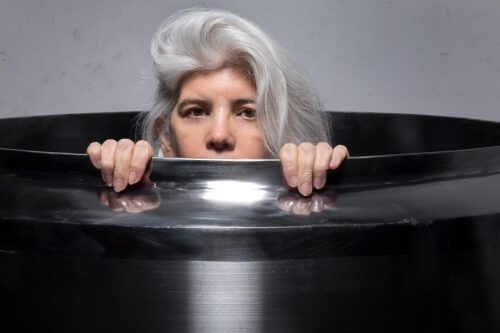 Florencia Ruiz reflexiona sobre sus 25 años de canciones, el flamante disco «Plateada» y revela por qué se siente rockera