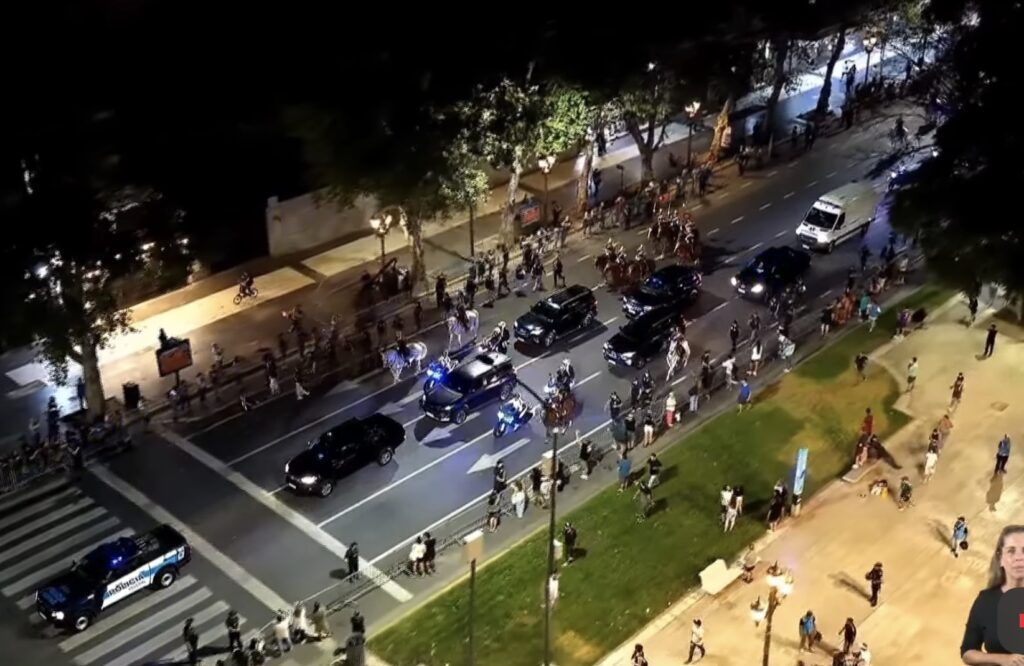 Una asamblea picante, monopolizada por la militancia libertaria y sus barras