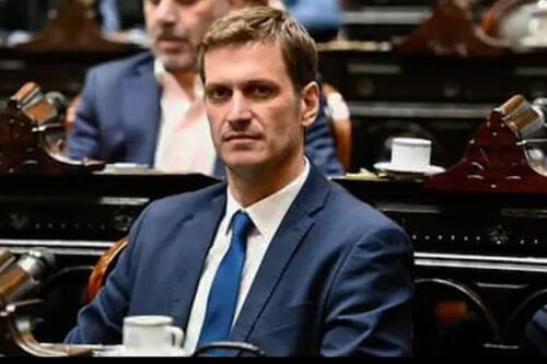 Insólito: diputado del PRO compró un rifle de aire comprimido por internet y le llegó a su despacho en el Congreso