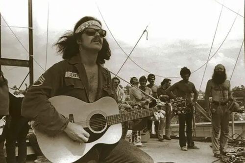 Murió Country Joe McDonald, el gran emblema contra la guerra de Vietnam de Woodstock