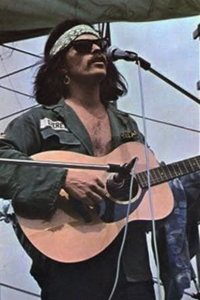 Murió Country Joe McDonald, el gran emblema contra la guerra de Vietnam de Woodstock