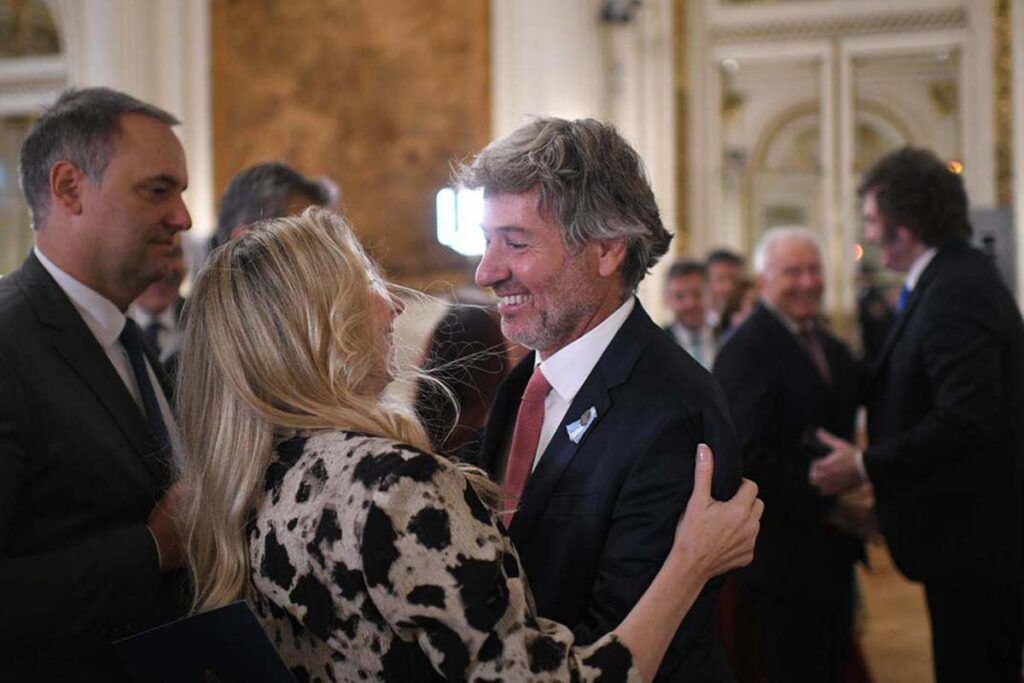 Mahiques asumió como nuevo ministro de Justicia de Milei en un acto con más funcionarios que familia judicial