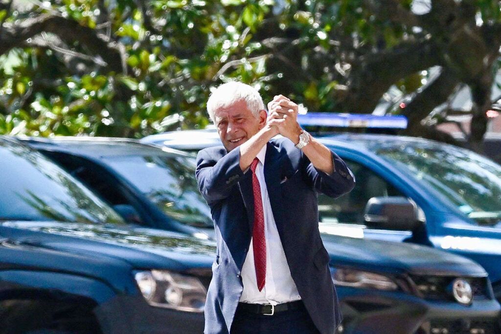 Mahiques asumió como nuevo ministro de Justicia de Milei en un acto con más funcionarios que familia judicial