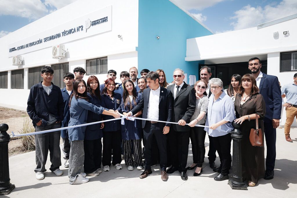 Kicillof inauguró seis escuelas y le mandó mensaje a Milei: “Para nosotros la educación no es un negocio ni una mercancía”