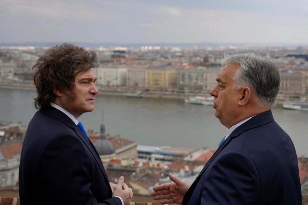 Graves declaraciones de Milei contra su par español, Pedro Sánchez: "Pichón de tirano"