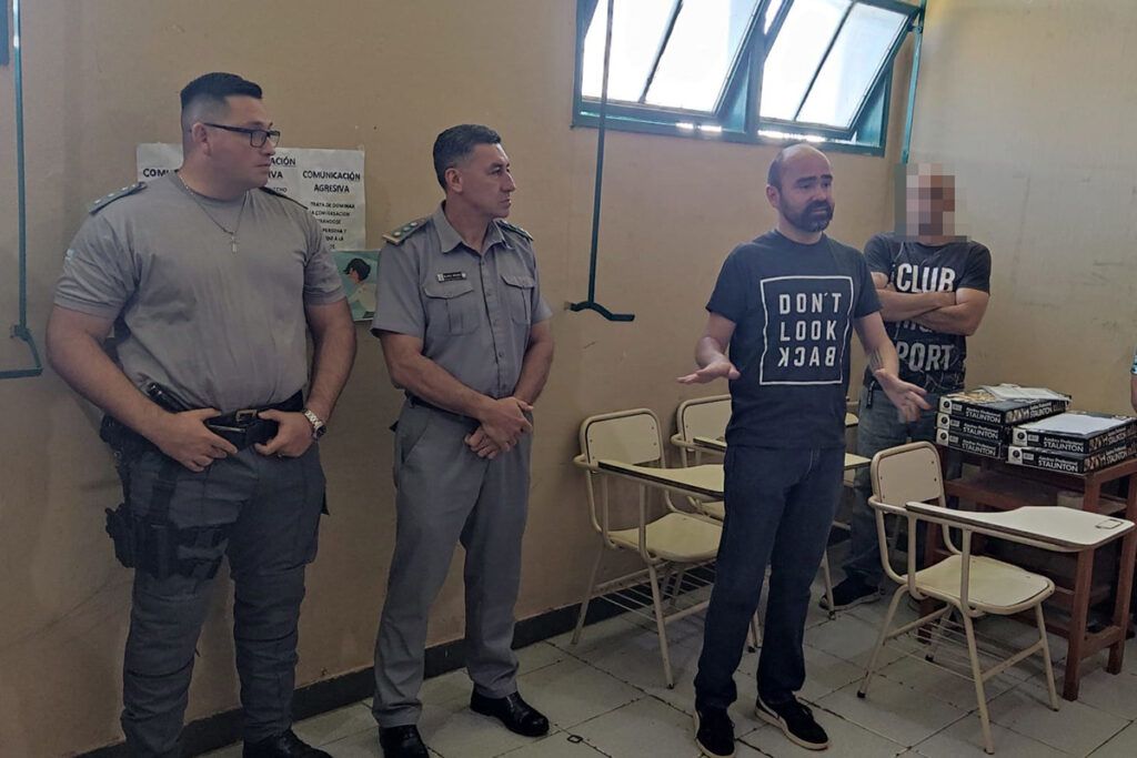 La historia de un docente en contexto de encierro que hace tres años reclama que lo reintegren a su función laboral