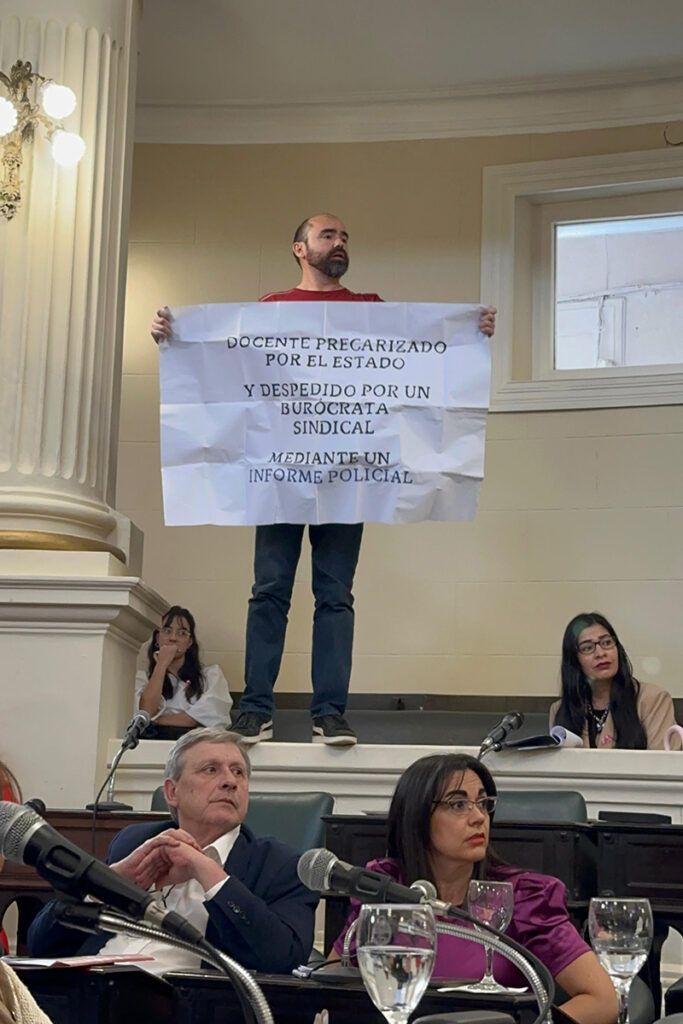 La historia de un docente en contexto de encierro que hace tres años reclama que lo reintegren a su función laboral