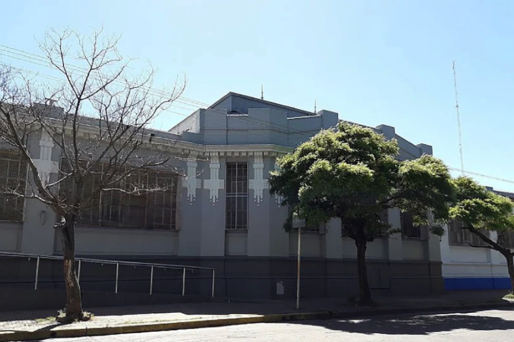 Armas en las aulas: los antecedentes que marcaron una herida abierta en la educación argentina