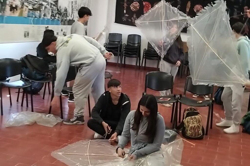 "Proyecto Plaza de las banderas", la performance artística que recordará a los desaparecidos de Córdoba