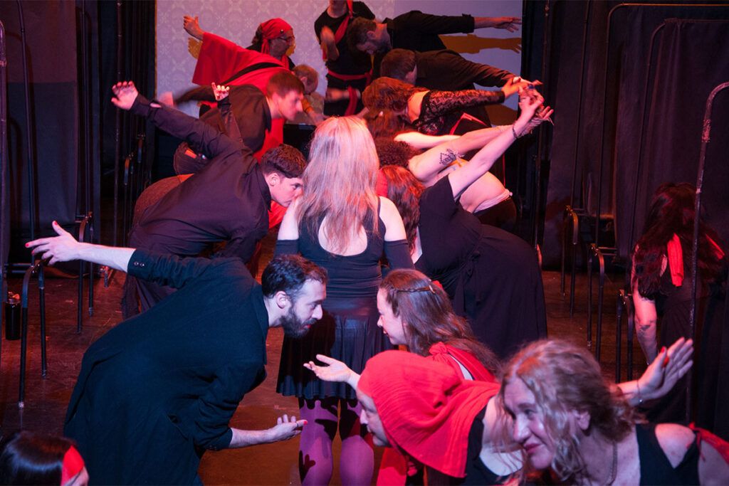 "¿Querés ser feliz o tener razón?": Shakespeare vuelve en modo de laberinto inmersivo