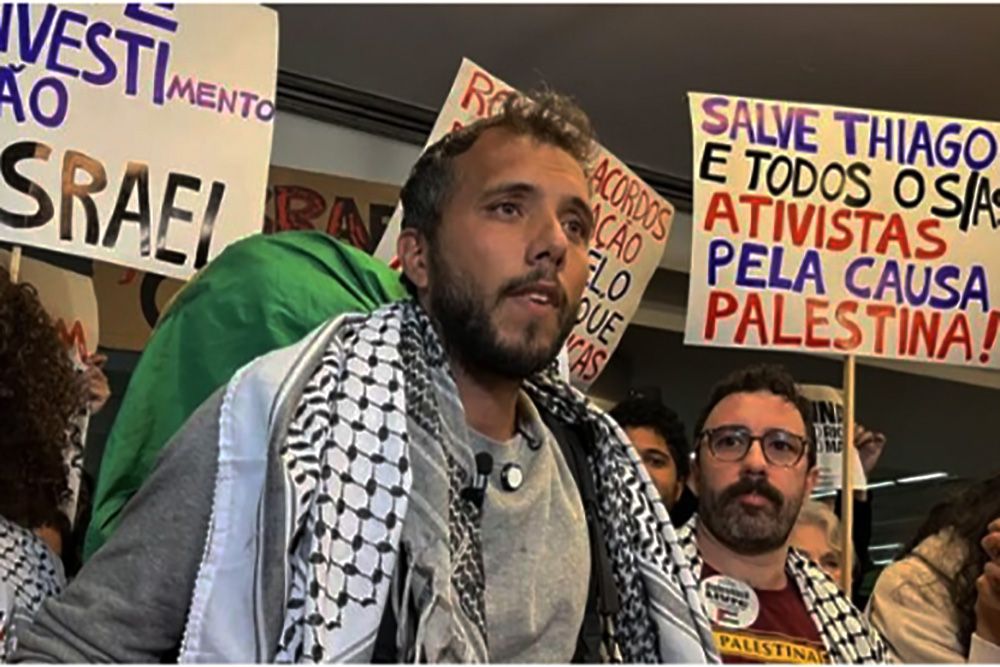 Detienen en Aeroparque al activista humanitario de la flotilla de solidaridad con Gaza Thiago Ávila