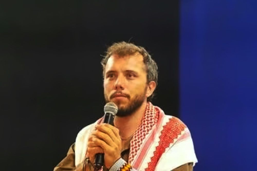 Detienen en Aeroparque al activista humanitario de la flotilla de solidaridad con Gaza Thiago Ávila