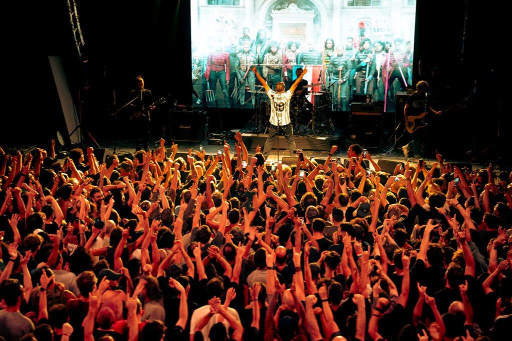 Tom Morello volvió con furia política, clásicos de Rage Against the Machine y un mensaje más directo que nunca contra el fascismo