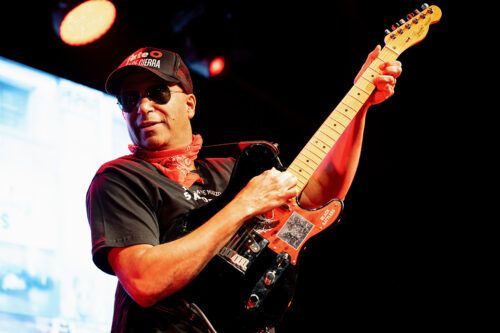 Tom Morello volvió con furia política, clásicos de Rage Against the Machine y un mensaje más directo que nunca contra el fascismo