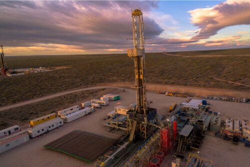 Abajo la industria, arriba el petróleo y el campo: la ecuación que explica el superávit comercial récord de mayo