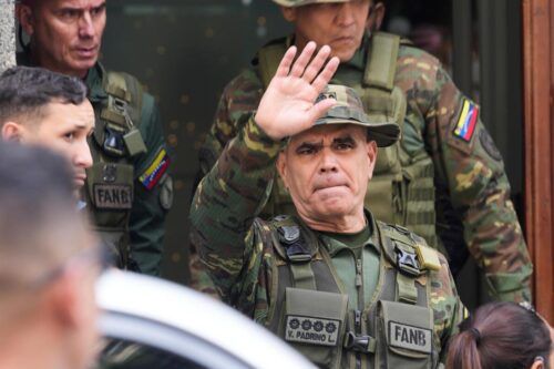 Delcy Rodríguez reemplaza Vladimir Padrino López al frente de Defensa