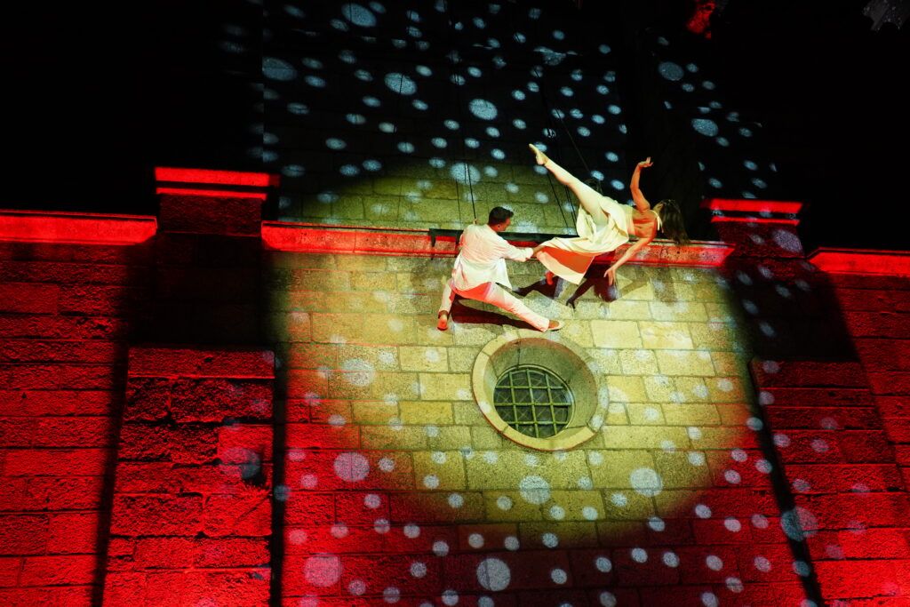 Agenda de espectáculos con lo mejor de la semana: AC/DC, Boy Olmi, Manuel Puig en teatro y películas para ver a 50 años del golpe