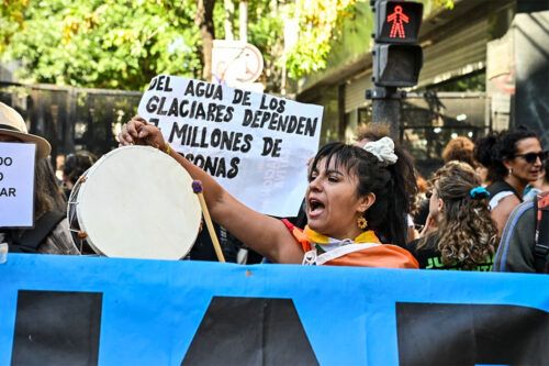Marcha de antorchas por los glaciares y el presupuesto universitario