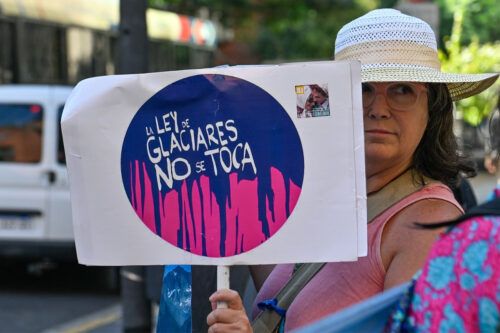 Marcha de antorchas por los glaciares y el presupuesto universitario