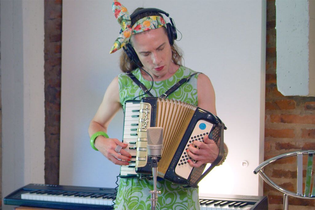 Manu Fanego: “Hay que ayudar, visibilizar y dar una mano al colectivo travesti-trans en lo que se pueda”