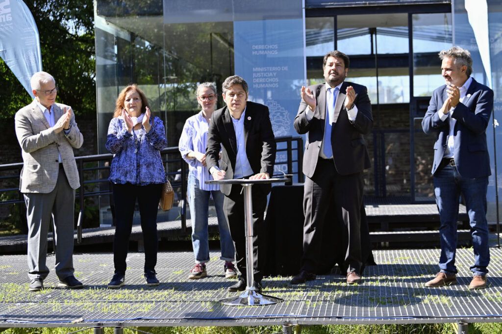 A 50 años del Golpe, Kicillof visitó un ex centro clandestino de detención y firmó convenio con el Equipo de Antropología Forense