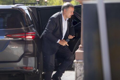 Adorni no se va (por ahora): los Milei sostienen al jefe de gabinete para evitar que se desmadre el gobierno