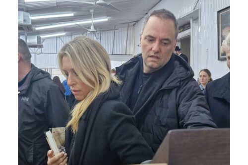 El taller de realidad paralela: Adorni, Nueva York y la fábrica de verdad oficial